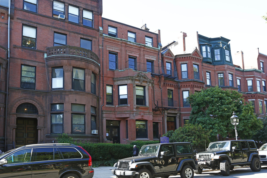 212 Commonwealth Ave in Boston, MA - Building Photo