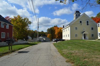 130 Main St in Plaistow, NH - Foto de edificio - Building Photo