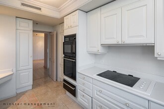 1080 S Beretania St. in Honolulu, HI - Building Photo - Building Photo