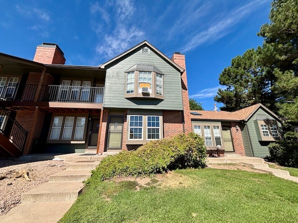 17315 E Rice Cir in Aurora, CO - Building Photo