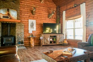 3269 Dead Horse Mountain Rd in Fayetteville, AR - Foto de edificio - Building Photo