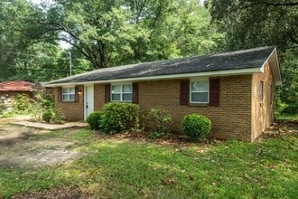 114 Crenshaw Dr in Wetumpka, AL - Foto de edificio - Building Photo