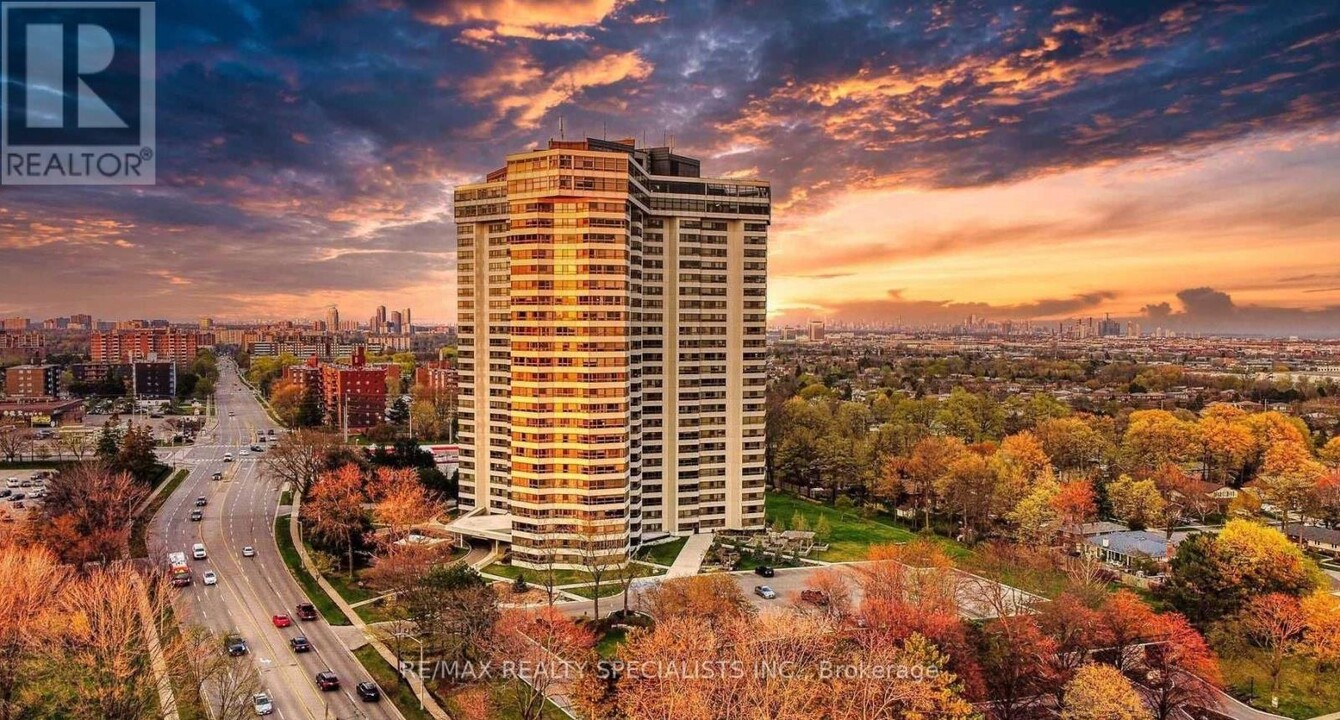 1300-1300 Bloor St in Mississauga, ON - Building Photo