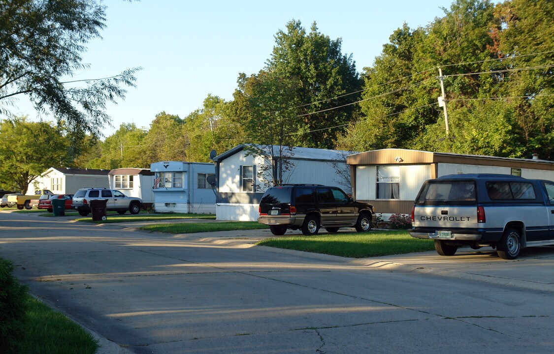 Valley Hills Mobile Home Park in Fort Wayne, IN - Building Photo