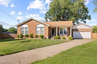 5501 Landcross Dr in Louisville, KY - Building Photo - Building Photo
