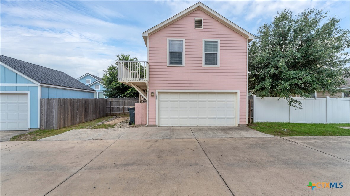334 Newberry Tr-Unit -Garage Apartment in San Marcos, TX - Building Photo