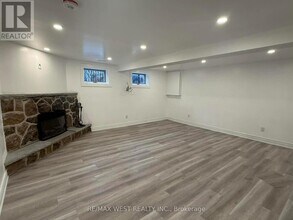 132 Meadowbank Rd in Toronto, ON - Building Photo - Building Photo