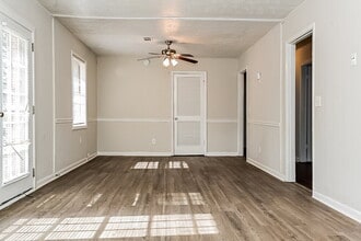 246 Bellwood Ln in Riverdale, GA - Building Photo - Building Photo