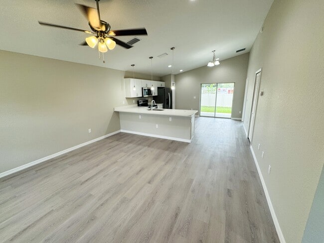6584 SE 108th Ln in Belleview, FL - Building Photo - Building Photo