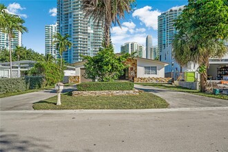 245 Atlantic Isle in Sunny Isles Beach, FL - Building Photo - Building Photo