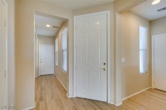 5768 Mammoth Mountain St in North Las Vegas, NV - Building Photo - Building Photo