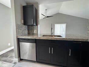 3405 NW 44th St in Lauderdale Lakes, FL - Building Photo - Building Photo