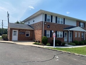 336 Kensington Ln in Bethpage, NY - Building Photo - Building Photo