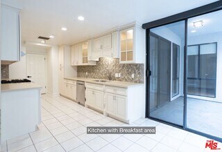 324 N Palm Dr in Beverly Hills, CA - Building Photo - Building Photo