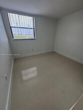 10317 NW 9th St Cir in Miami, FL - Foto de edificio - Building Photo