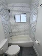 1741 NW 68th St, Unit FL in Miami, FL - Building Photo - Building Photo