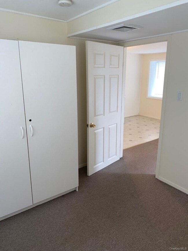 109 Franklin Ave in Selden, NY - Building Photo - Building Photo