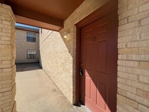 1502 E San Pedro St in Laredo, TX - Building Photo - Building Photo