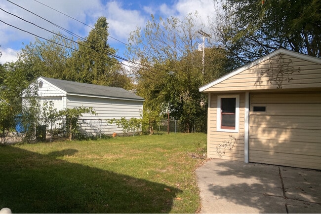 26252 Eton Ave in Dearborn Heights, MI - Building Photo - Building Photo