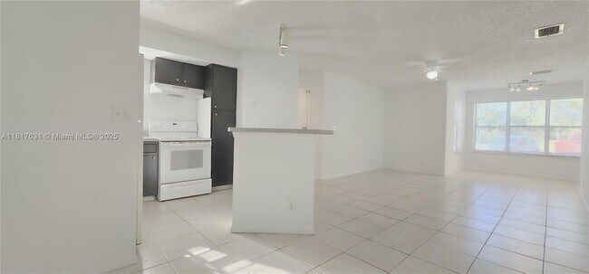 property at 3380 Pinewalk Dr N