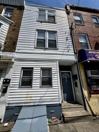 2097 Bridge St, Unit 2nd floor in Philadelphia, PA - Building Photo - Building Photo