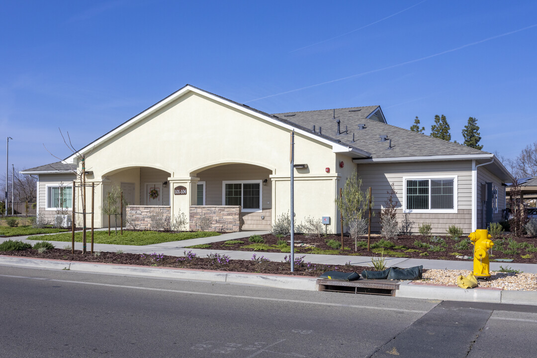 Cinnamon Villas II in Lemoore, CA - Building Photo