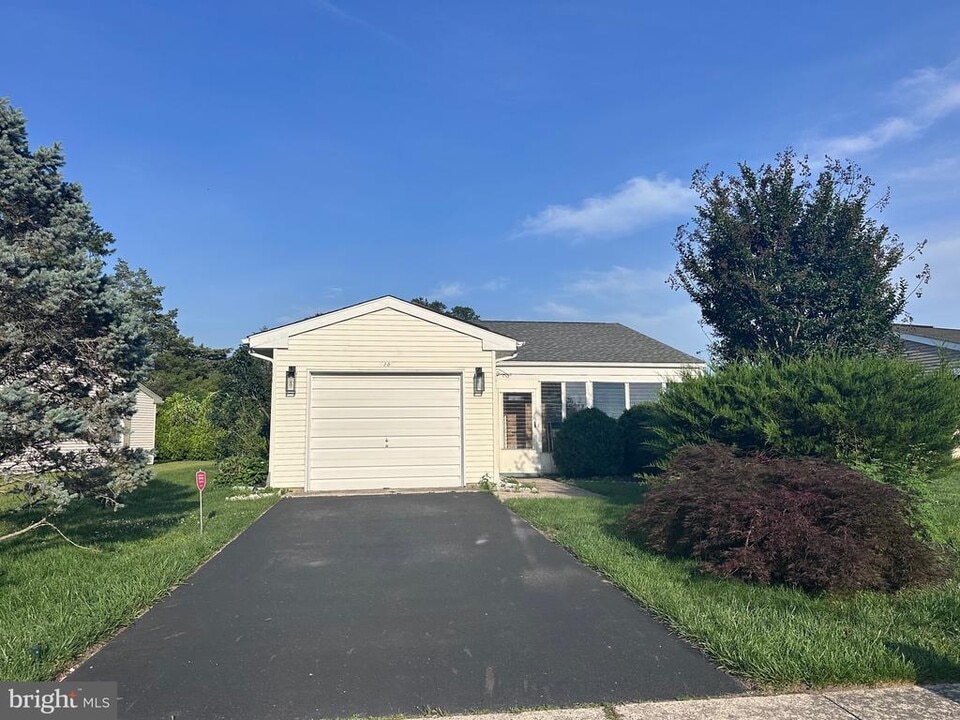 38 Sheffield Pl in Vincentown, NJ - Building Photo