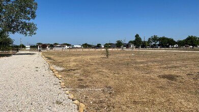 512 Stoney Acres in Ponder, TX - Building Photo - Building Photo