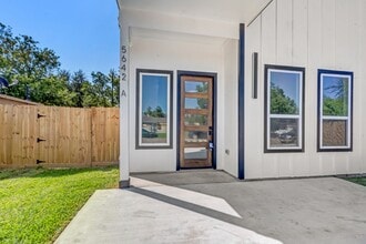 5642 Hirondel in Houston, TX - Building Photo - Building Photo