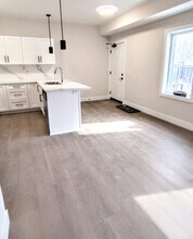 19-19 Peter St in Kitchener, ON - Building Photo - Building Photo