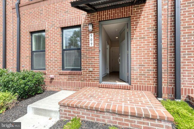 909 Grundy St in Baltimore, MD - Building Photo - Building Photo