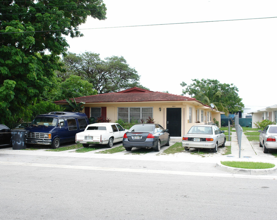 16041 NE 19th Pl in Miami, FL - Building Photo