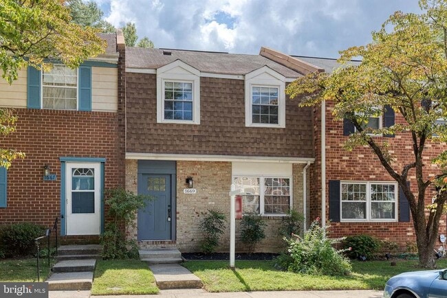 property at 1669 Yorktown Ct