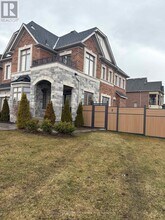 64 Charlotte Abby Dr in East Gwillimbury, ON - Building Photo - Building Photo