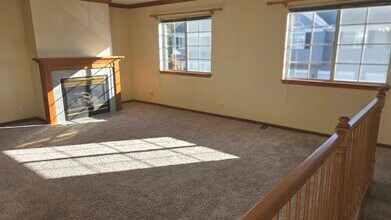 427 Village Creek Dr in Lake In The Hills, IL - Building Photo - Building Photo