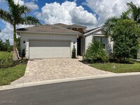 28125 Seasons Tide Ave in Bonita Springs, FL - Foto de edificio - Building Photo