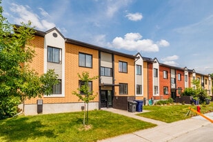 1013 Vincent-Massey Rue in Laval, QC - Building Photo