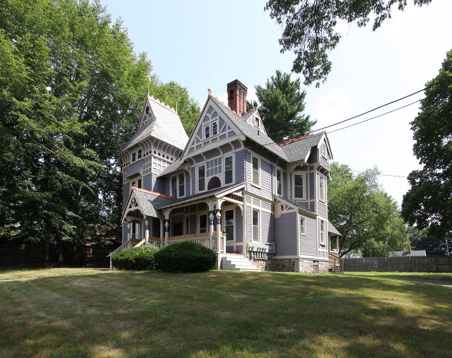 36 Bellevue Ave in Bristol, CT - Building Photo