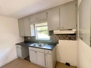 2116 Colonial Ave in Lakeland, FL - Building Photo - Building Photo