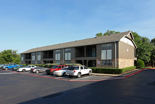 London Square Apartments in Dallas, TX - Building Photo