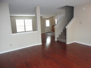 10812 Parker Dr in Indianapolis, IN - Foto de edificio - Building Photo