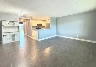 1625 Meadows Cir W in Boynton Beach, FL - Building Photo - Building Photo