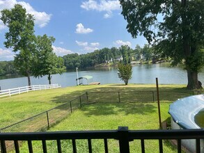 571 Berry Shoals Rd in Duncan, SC - Building Photo - Building Photo