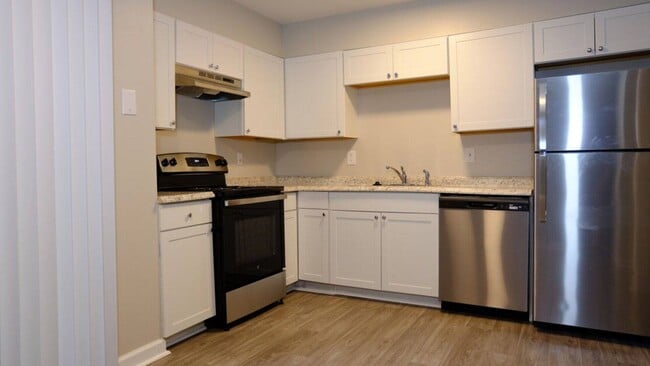 Pineview Apartments in Morrow, GA - Building Photo - Building Photo