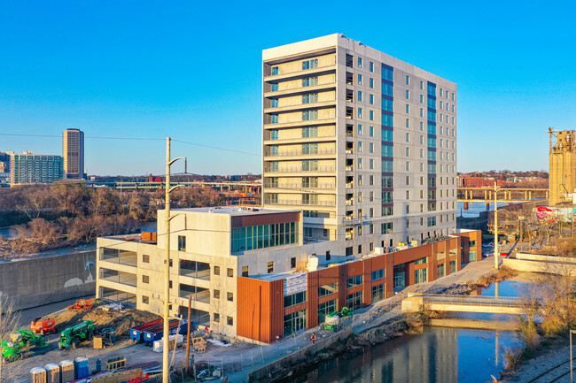 South Falls Tower in Richmond, VA - Building Photo - Building Photo