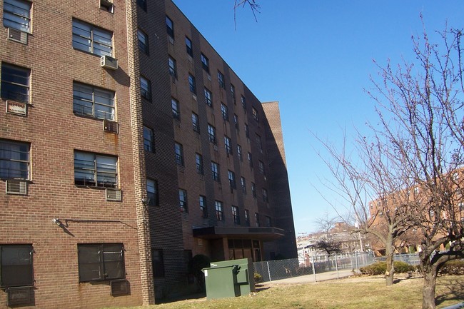 249 Heyson Rd in Far Rockaway, NY - Building Photo - Building Photo