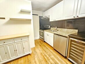 208 Commonwealth Ave, Unit 8 in Boston, MA - Foto de edificio - Building Photo