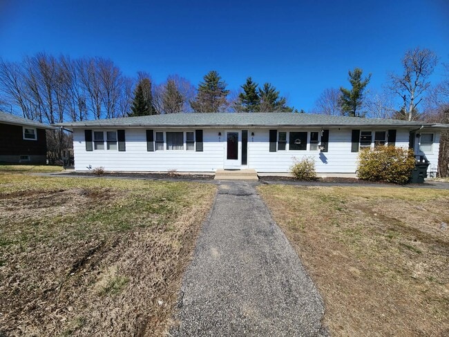 63 W High St in Somersworth, NH - Building Photo - Building Photo