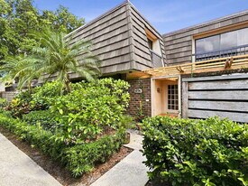 1608 16th Terrace in Palm Beach Gardens, FL - Building Photo