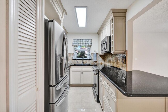 1050 NW 13th St in Boca Raton, FL - Building Photo - Building Photo